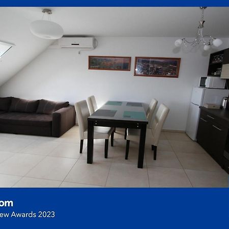 Blonde River Apartman Soter Seghedin Exterior foto