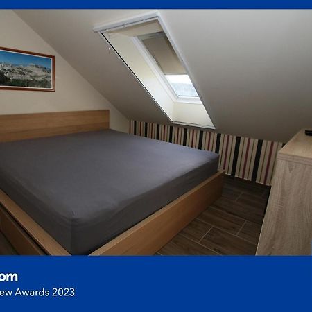 Blonde River Apartman Soter Seghedin Exterior foto