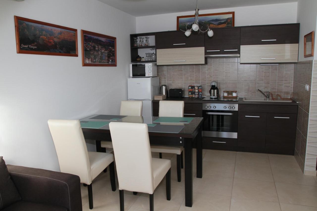 Blonde River Apartman Soter Seghedin Exterior foto