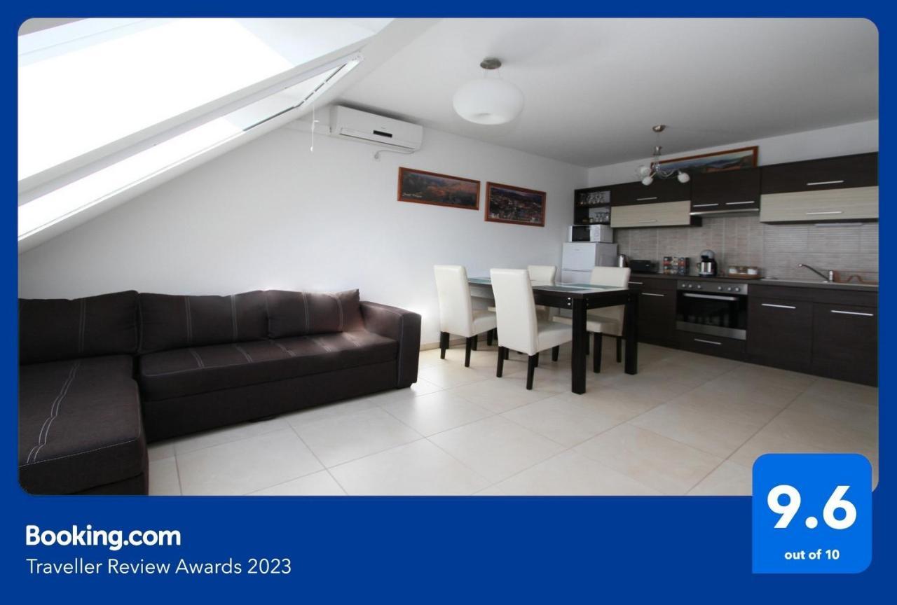 Blonde River Apartman Soter Seghedin Exterior foto