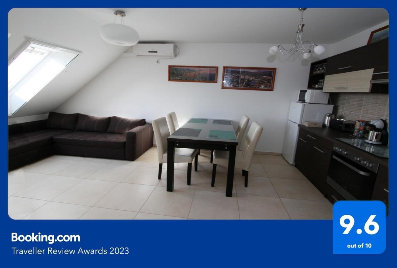 Blonde River Apartman Soter Seghedin Exterior foto