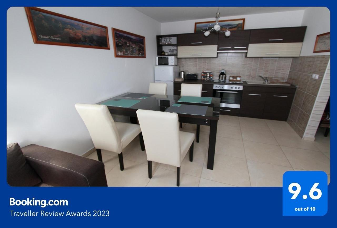 Blonde River Apartman Soter Seghedin Exterior foto