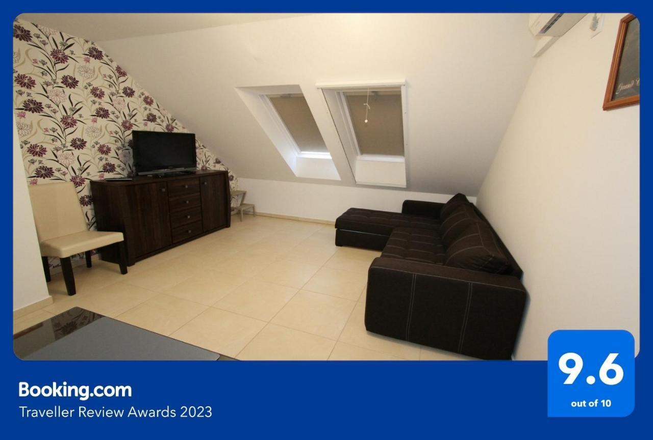 Blonde River Apartman Soter Seghedin Exterior foto