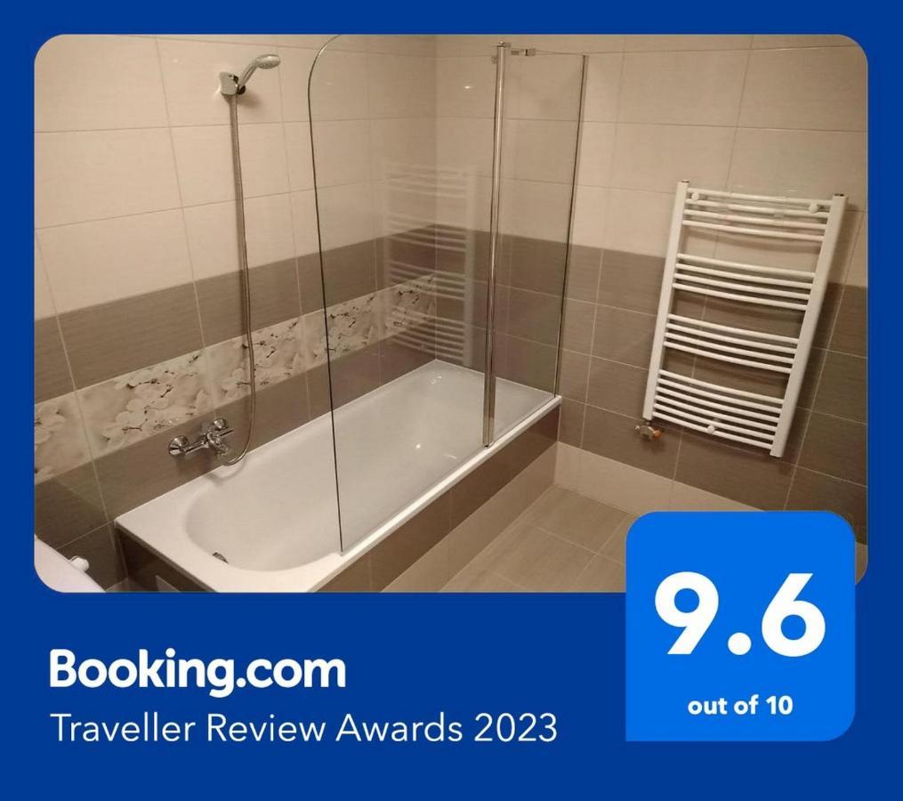 Blonde River Apartman Soter Seghedin Exterior foto